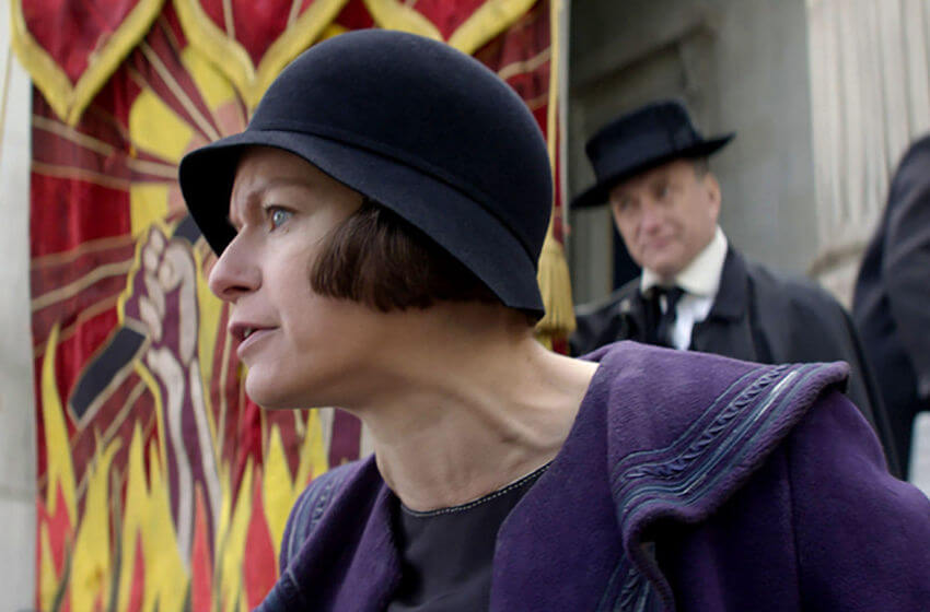 Mary Lou Bellebosse en tant que cheffe des fidèles de Salem dans le film "Les animaux fantastiques"