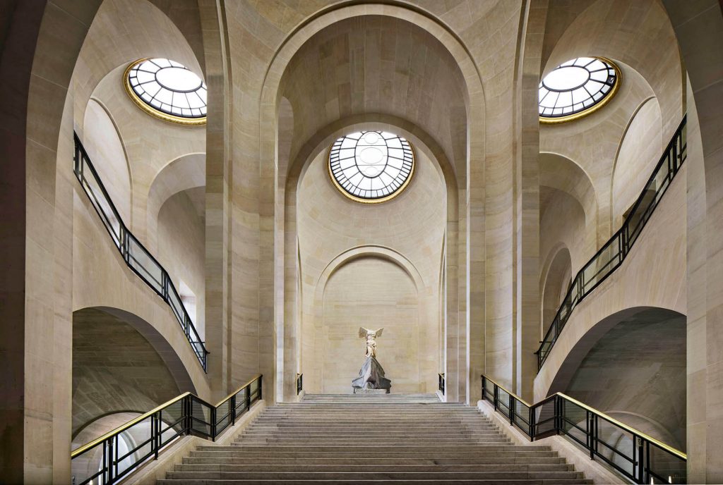 L'escalier Daru, où trône la Victoire de Samothrace au musée du Louvre.