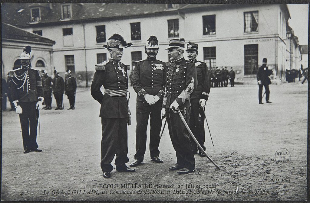 Décoration d'Alfred Dreyfus à l'École militaire