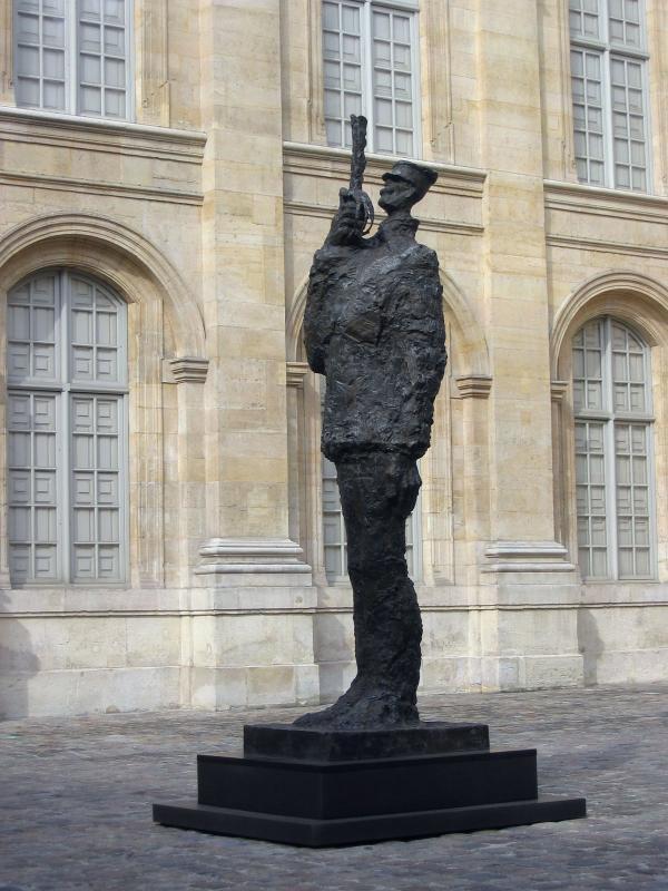 Sculpture représentant Alfred Dreyfus par l'artiste Tim @MAHJ